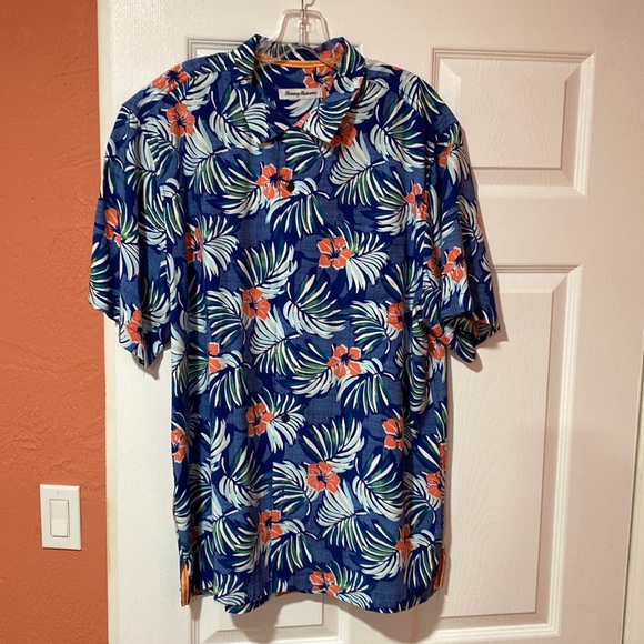 Tommy Bahama Other - Tommy Bahama Large print button down shirt.  Tropical print perfect cond